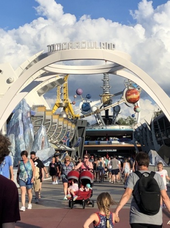 Tomorrowland Entrance3.jpg